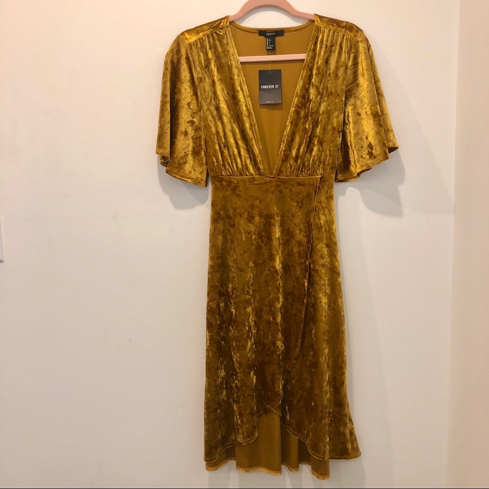 Forever 21 Gold Velvet Plunge Neckline Dress sz L - Picture 2 of 8